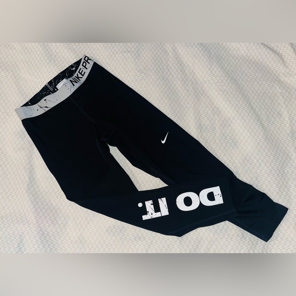 Nike Pro Training Leggings Dri Fit with logo sz M